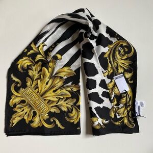 🔥🔥🔥NWT Moschino